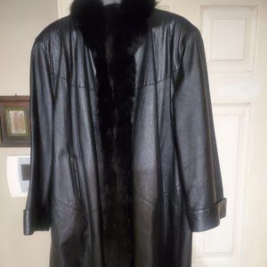 HENIG FURS - Black Fox and Leather Swing Coat
